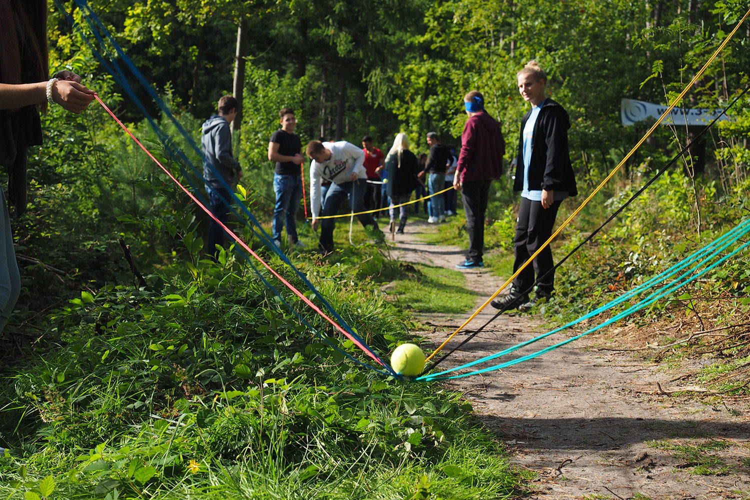 Azubis beim Teambuildung / Stringball